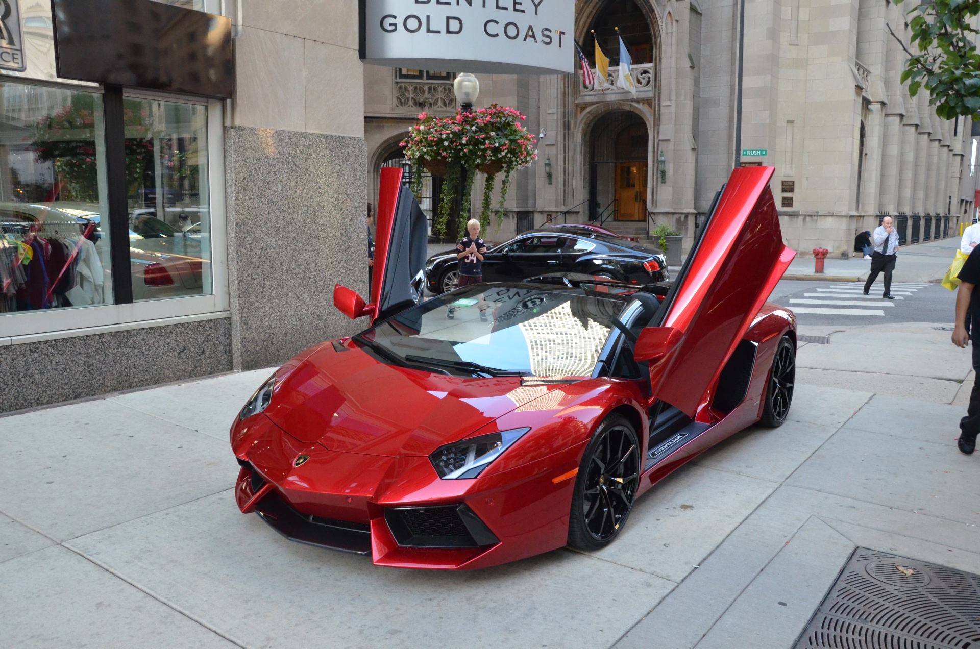 2014-Lamborghini-Aventador-Red-Wallpaper.jpg