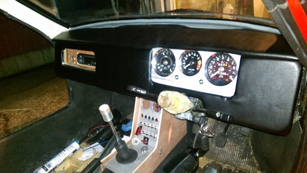 Dash panel and centre console (un-trimmed)